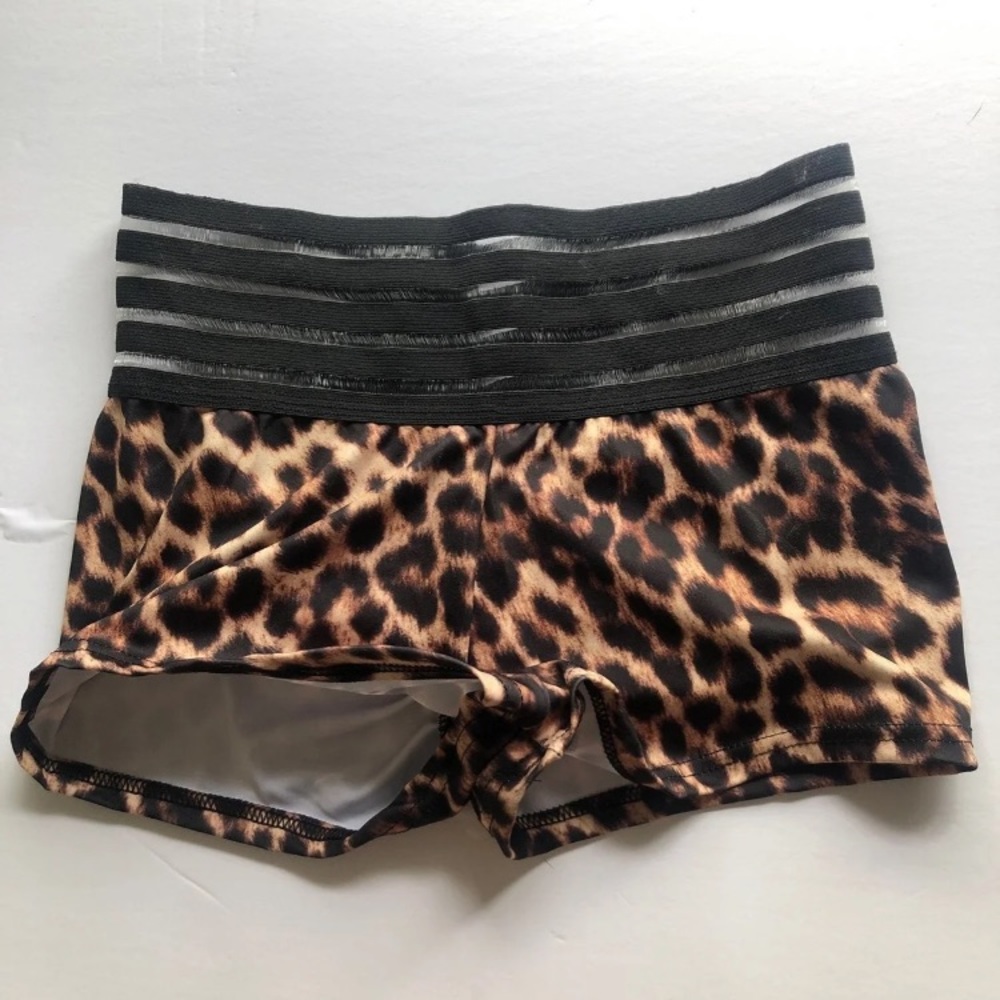 CHEEKY high waisted Leopard shorts size M